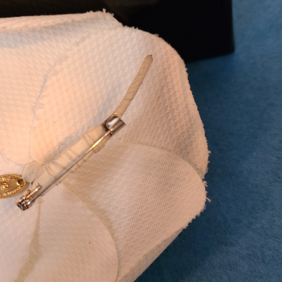 Chanel Camellia Textile Corsage - Picture 4 of 14